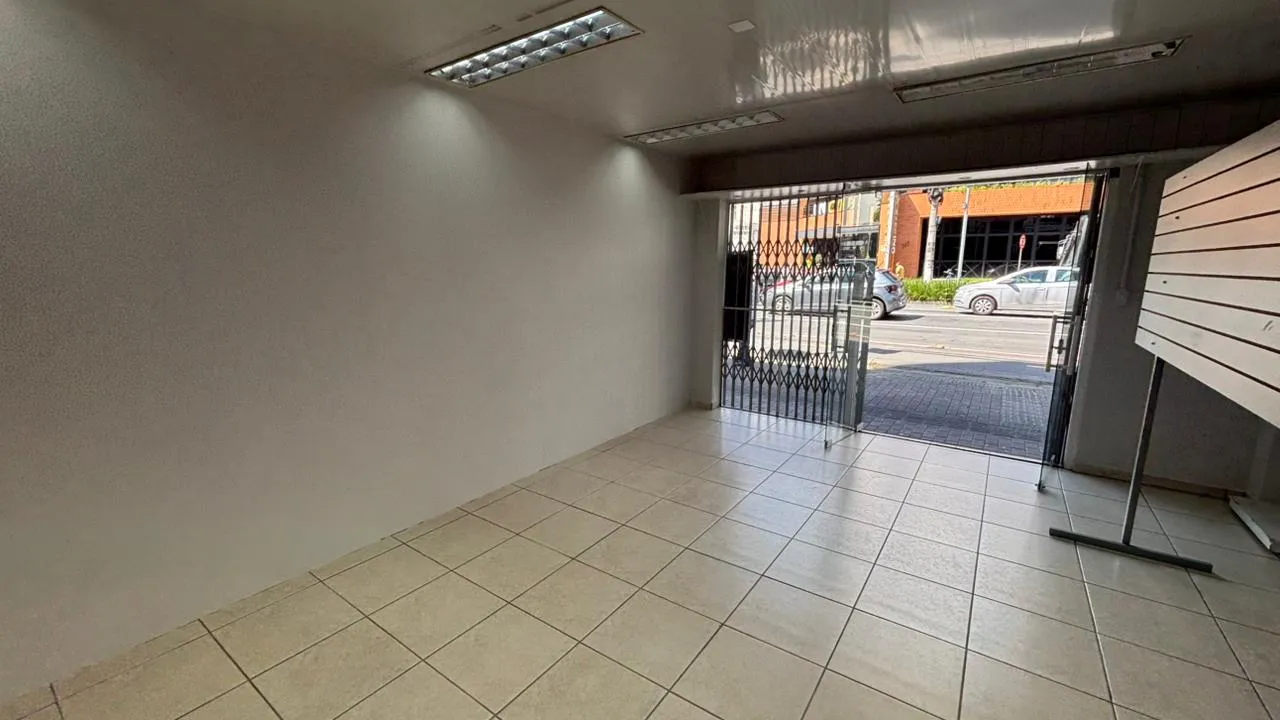 Sala comercial para locação em excelente ponto da Rua 7 de Setembro, em Blumenau! — foto 7