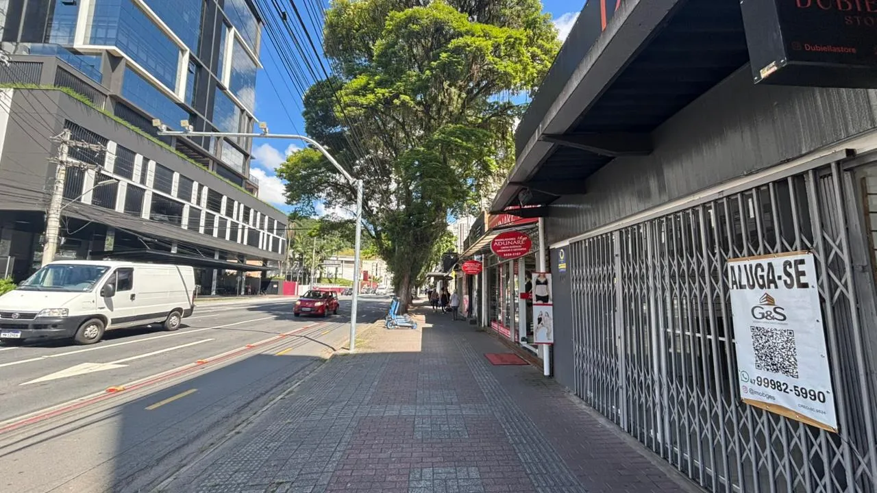 Sala comercial para locação em excelente ponto da Rua 7 de Setembro, em Blumenau! — foto 3