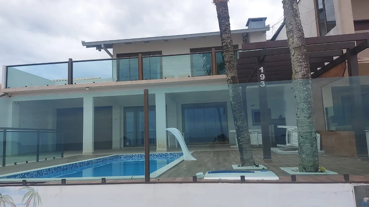 Sobrado frente mar no Itaguaçu com piscina - foto 1