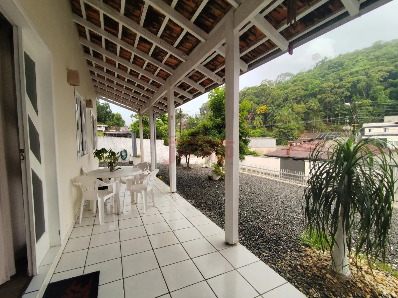 Casa de alvenaria com 3 quartos, demais dependências e 2 vagas de garagem, na Fortaleza Alta. — foto 3
