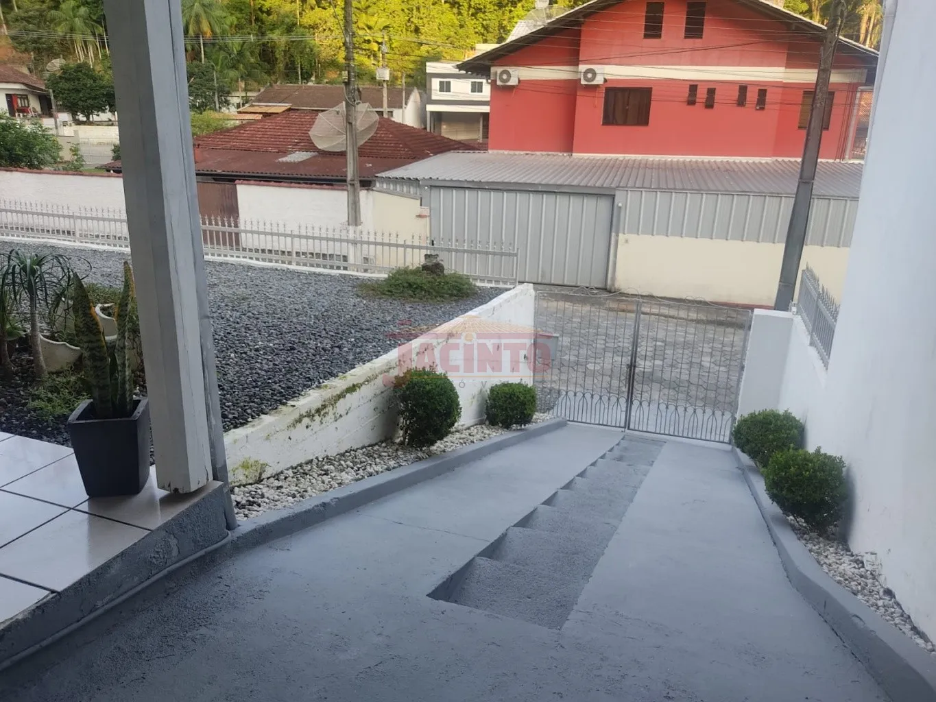 Casa de alvenaria com 3 quartos, demais dependências e 2 vagas de garagem, na Fortaleza Alta. — foto 4