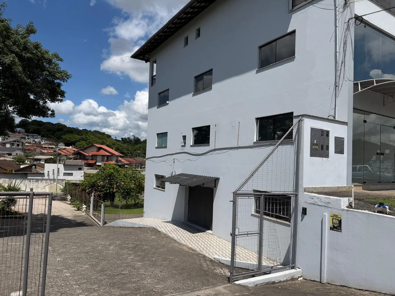 Galpão com 400,00m próximo ao centro de Gaspar - foto 1