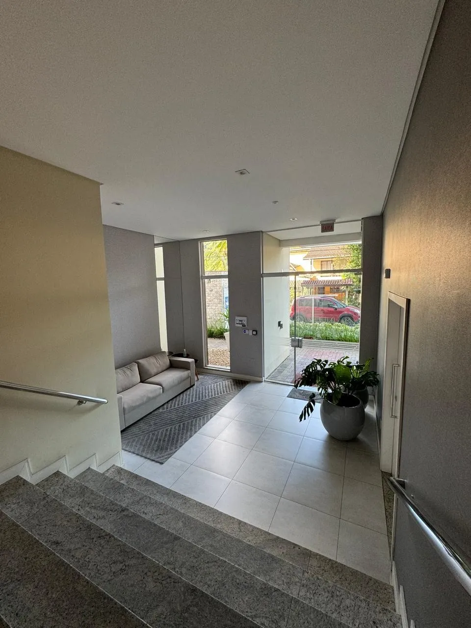 Apartamento de dois dormitórios no bairro Água Verde. - foto 1