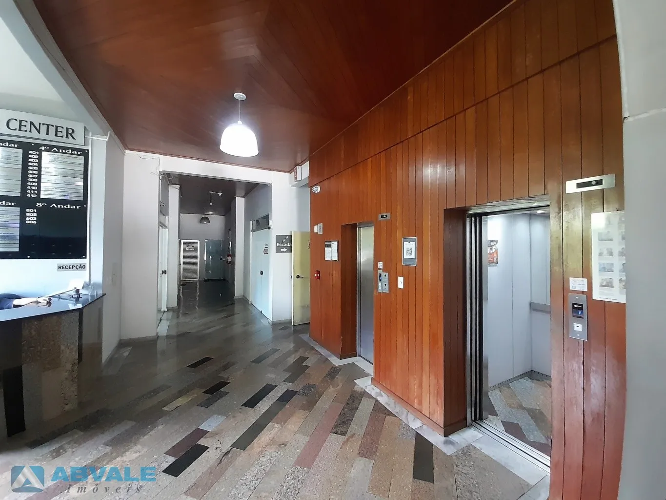Sala comercial com 58 m no Centro de Blumenau, no Edifício Master Center, ao lado da Prefeitura, com banheiro privativo, divisórias instaladas, portaria, elevadores e excelente localização para escritórios e atividades profissionais — foto 4