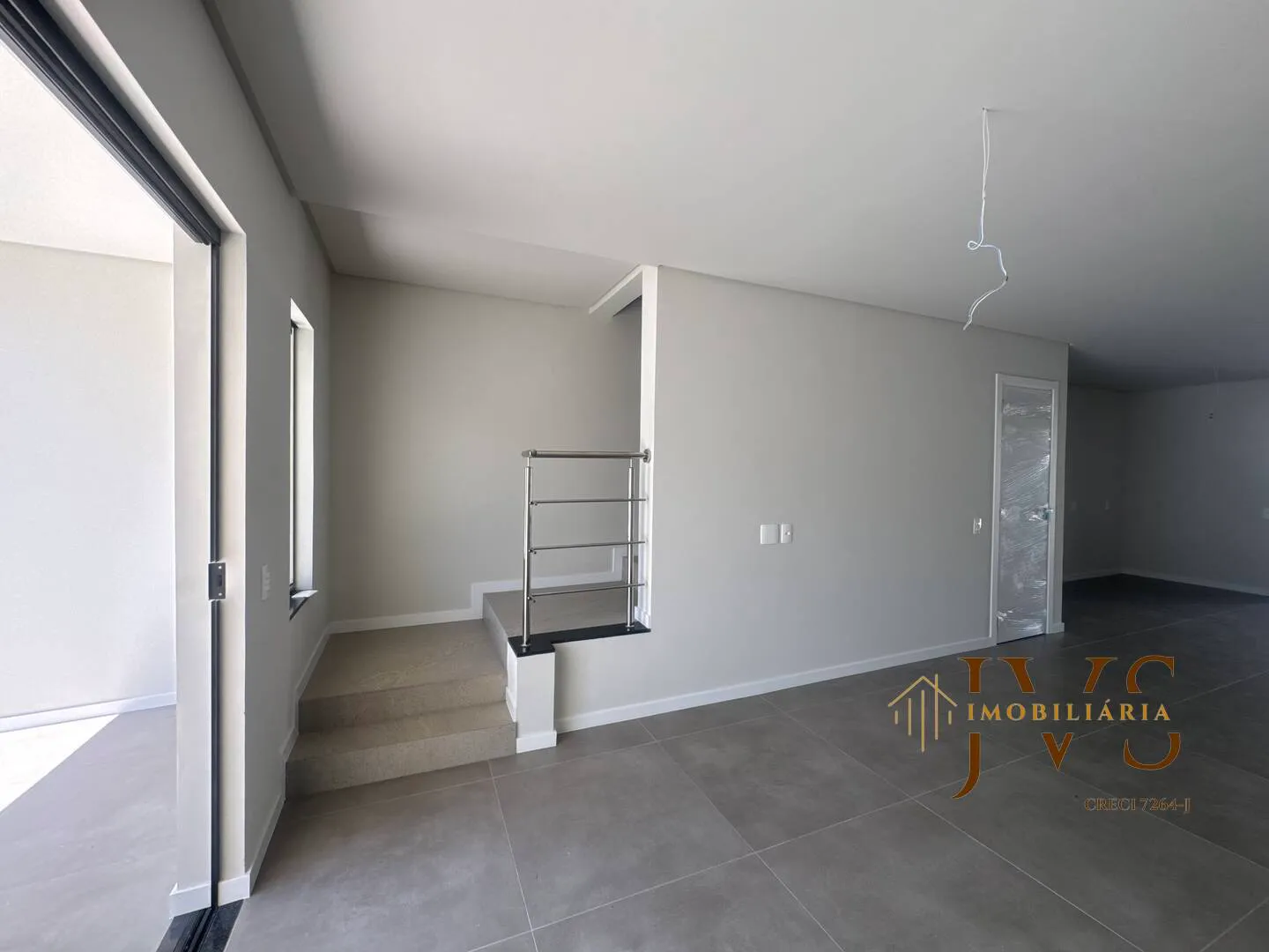 Sobrado com 03 dormitórios no Bairro Água Verde, imóvel novo! — foto 3