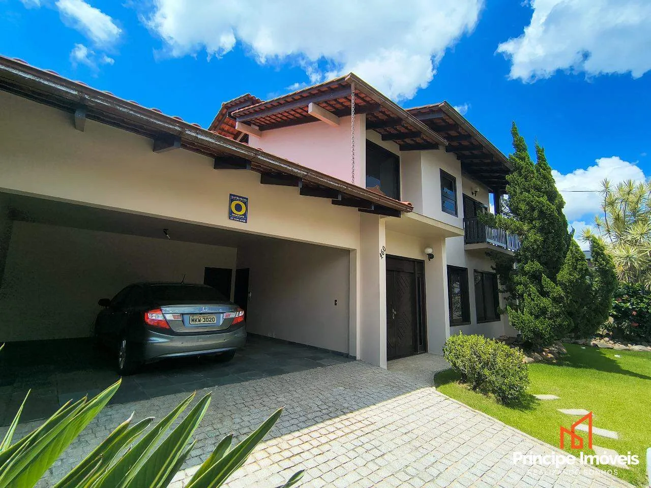 Casa com 4 quartos no Iririú em Joinville - foto 1