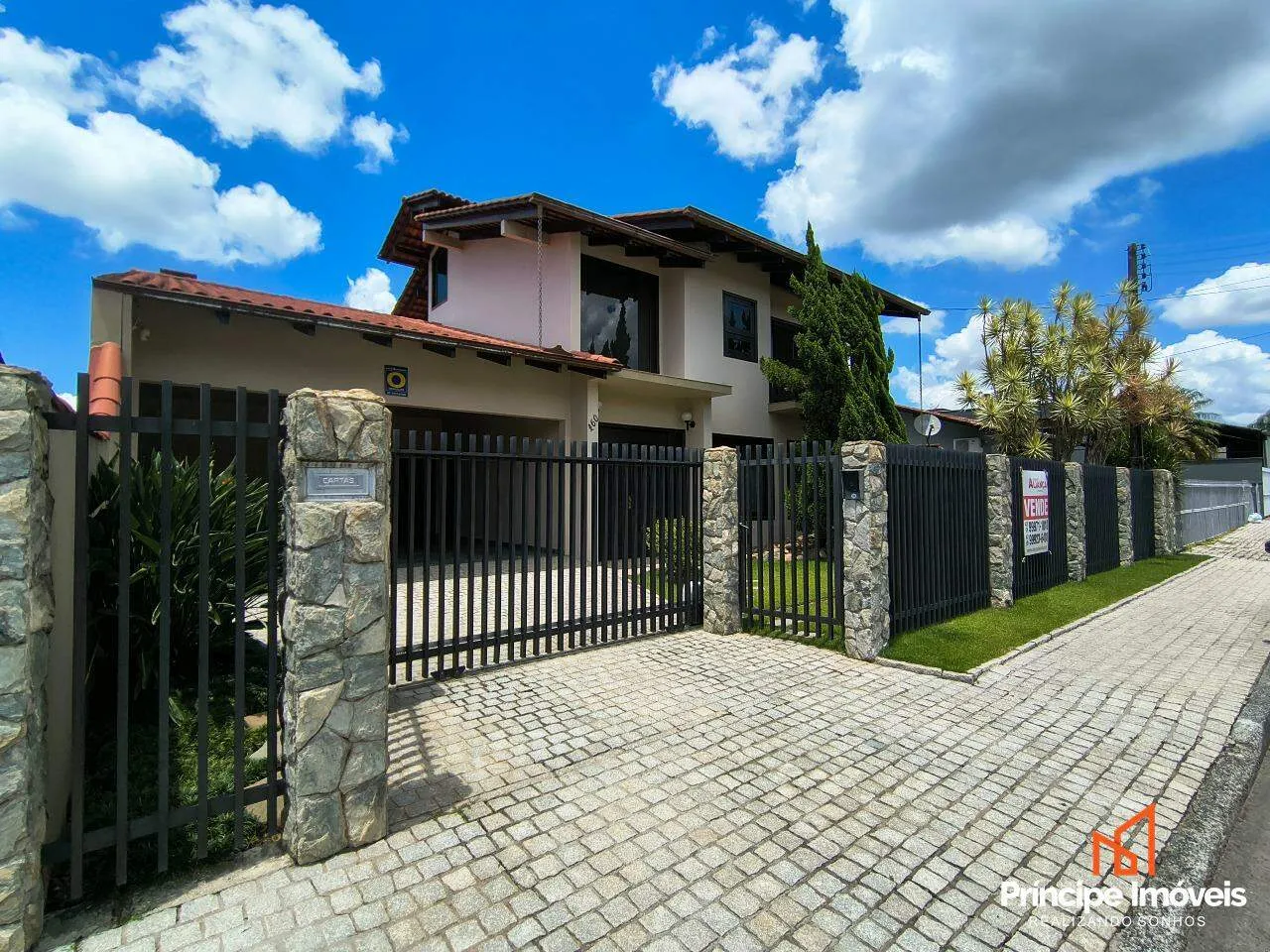 Casa com 4 quartos no Iririú em Joinville — foto 2