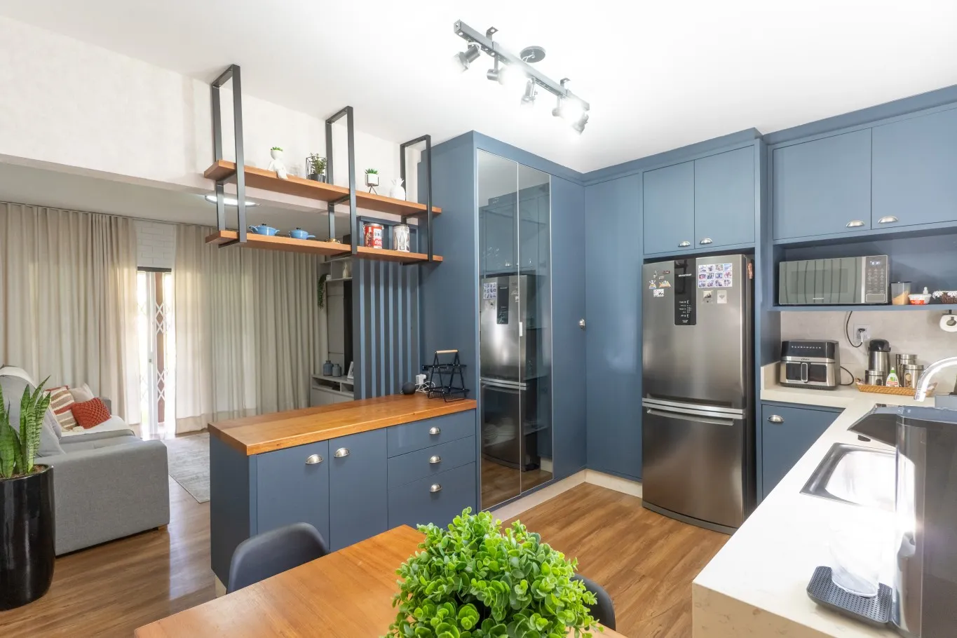 Casa com padrão construtivo renovado e excelente nível de acabamento - Velha Central. - foto 1