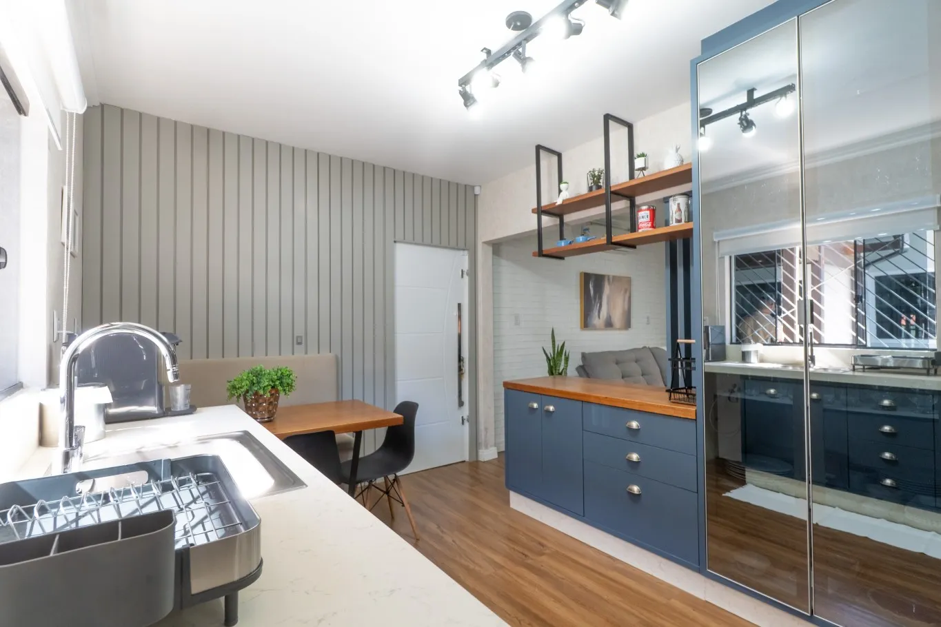 Casa com padrão construtivo renovado e excelente nível de acabamento - Velha Central. — foto 2