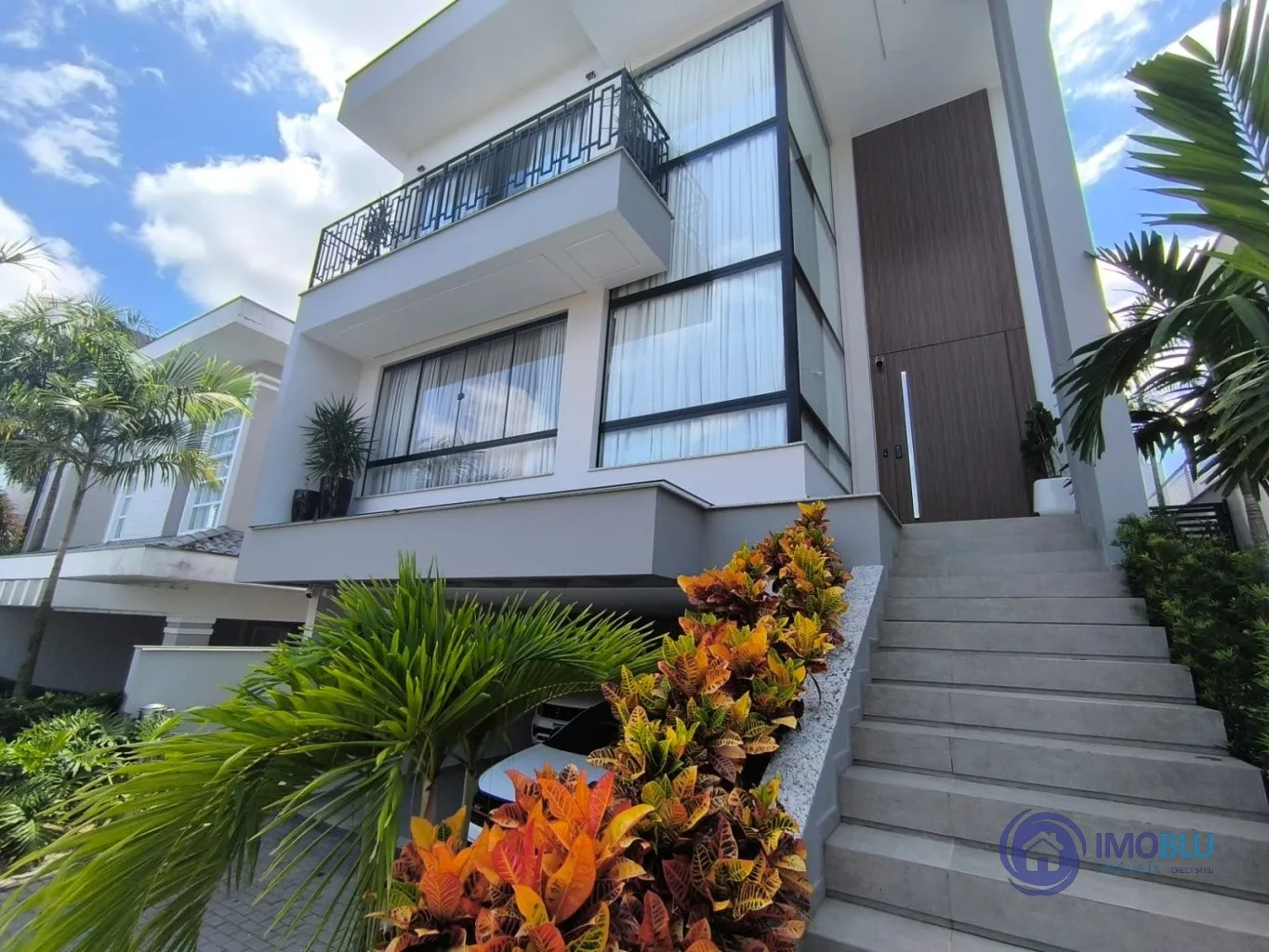 CASA AMPLA NOVA DE ALTO PADRÃO MOBILIADA - foto 1