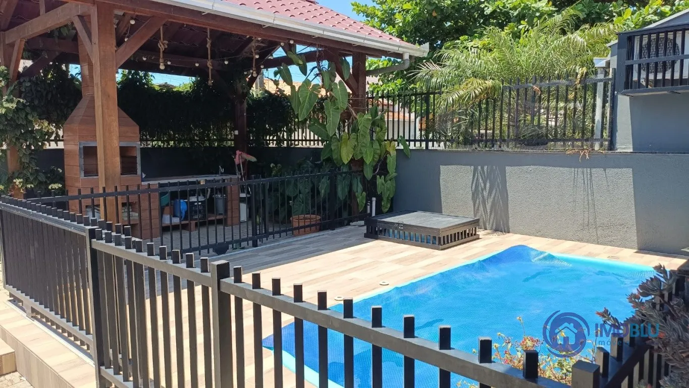 CASA COM PISCINA , CENTRO DE PENHA , DOIS PISOS - foto 1