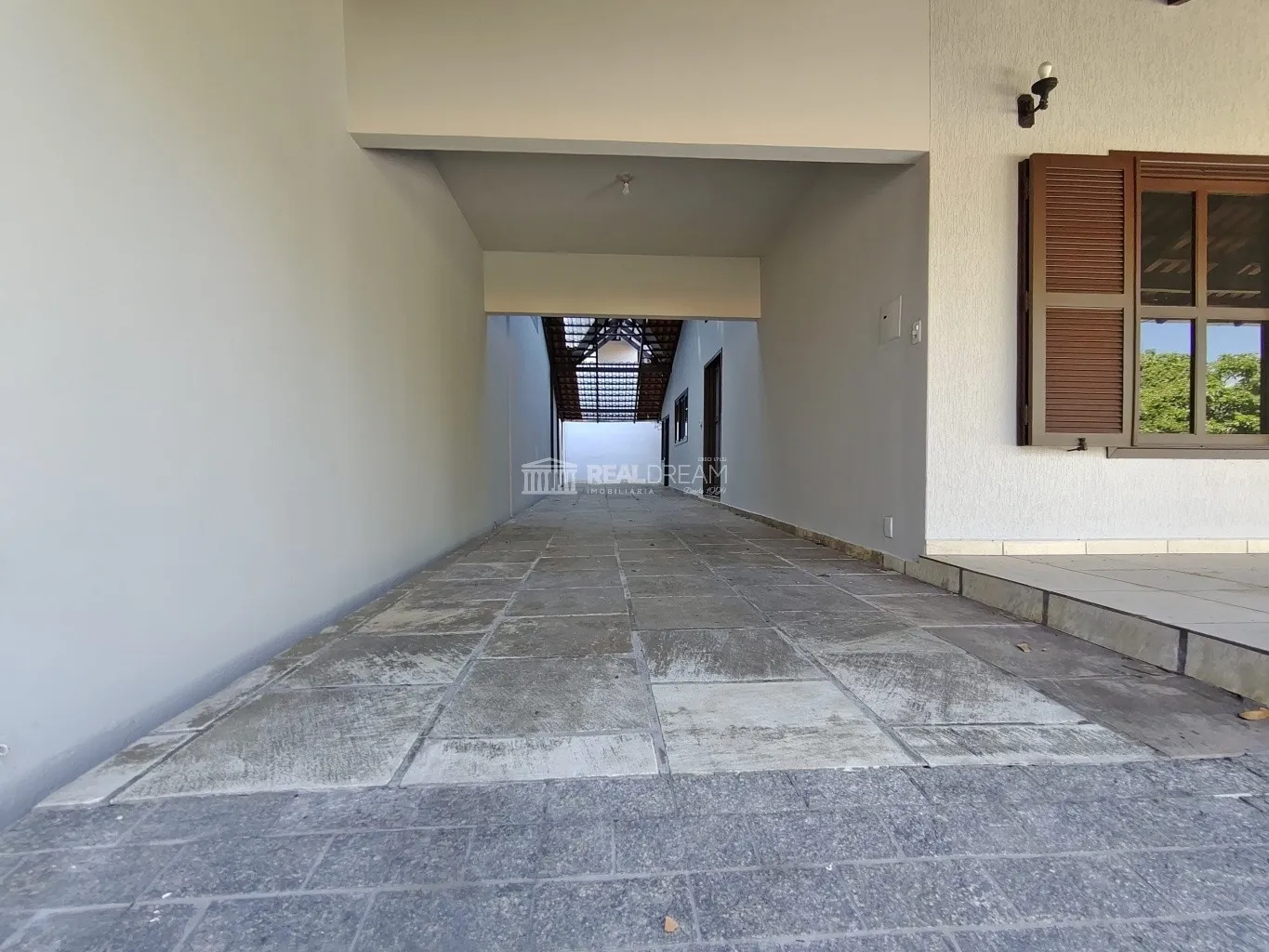 Excelente Casa Averbada com 278m - 6 Quartos (sendo 2 suítes) - Ideal para 2 Famílias ou Uso Comercial/Residencial . — foto 3