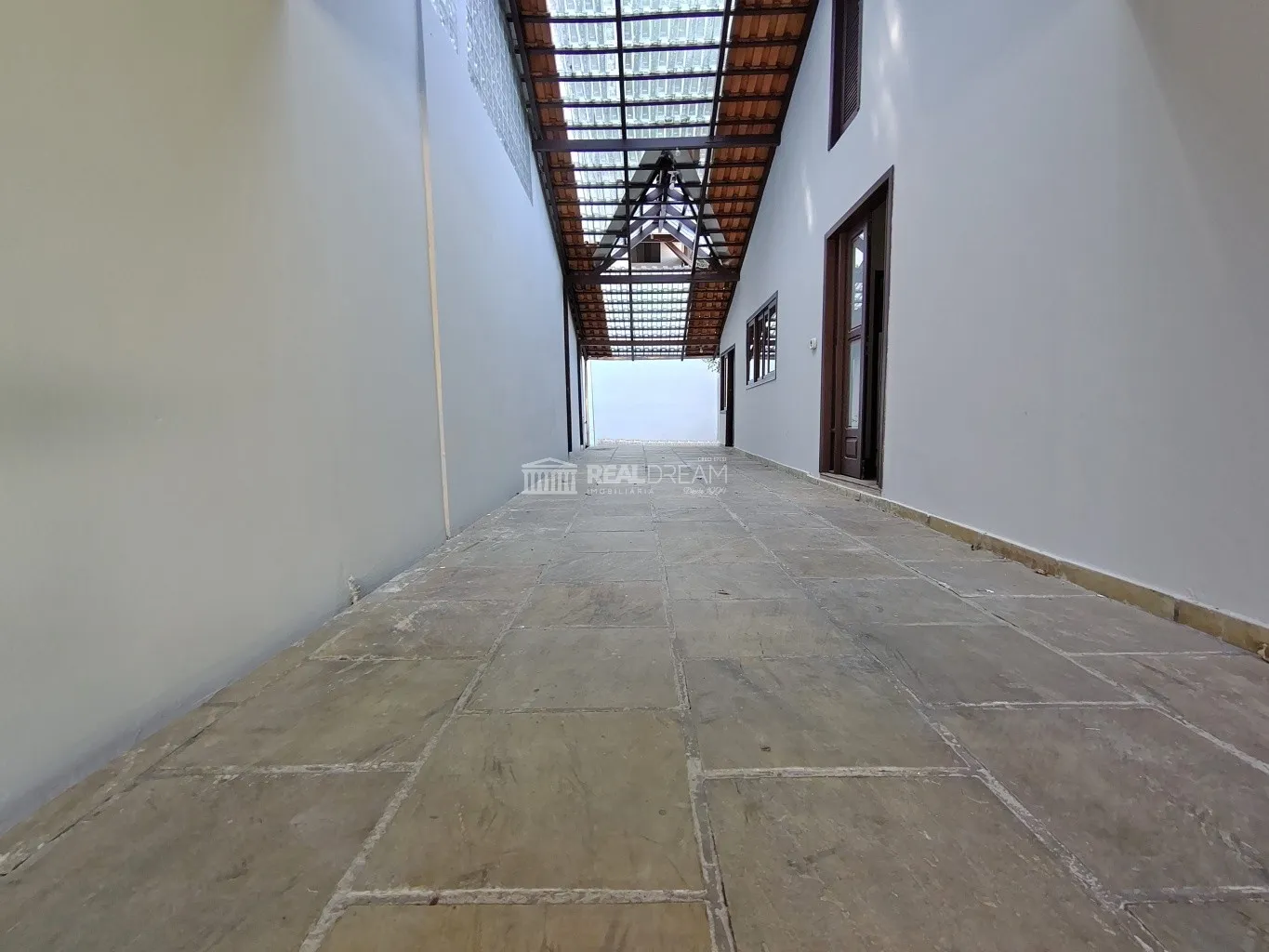 Excelente Casa Averbada com 278m - 6 Quartos (sendo 2 suítes) - Ideal para 2 Famílias ou Uso Comercial/Residencial . — foto 4