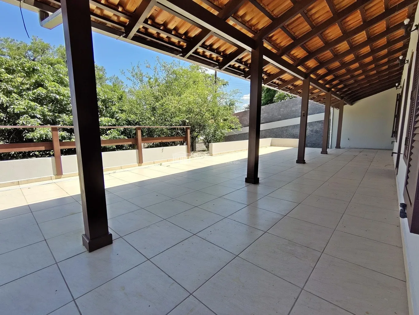 Excelente Casa Averbada com 278m - 6 Quartos (sendo 2 suítes) - Ideal para 2 Famílias ou Uso Comercial/Residencial . — foto 5