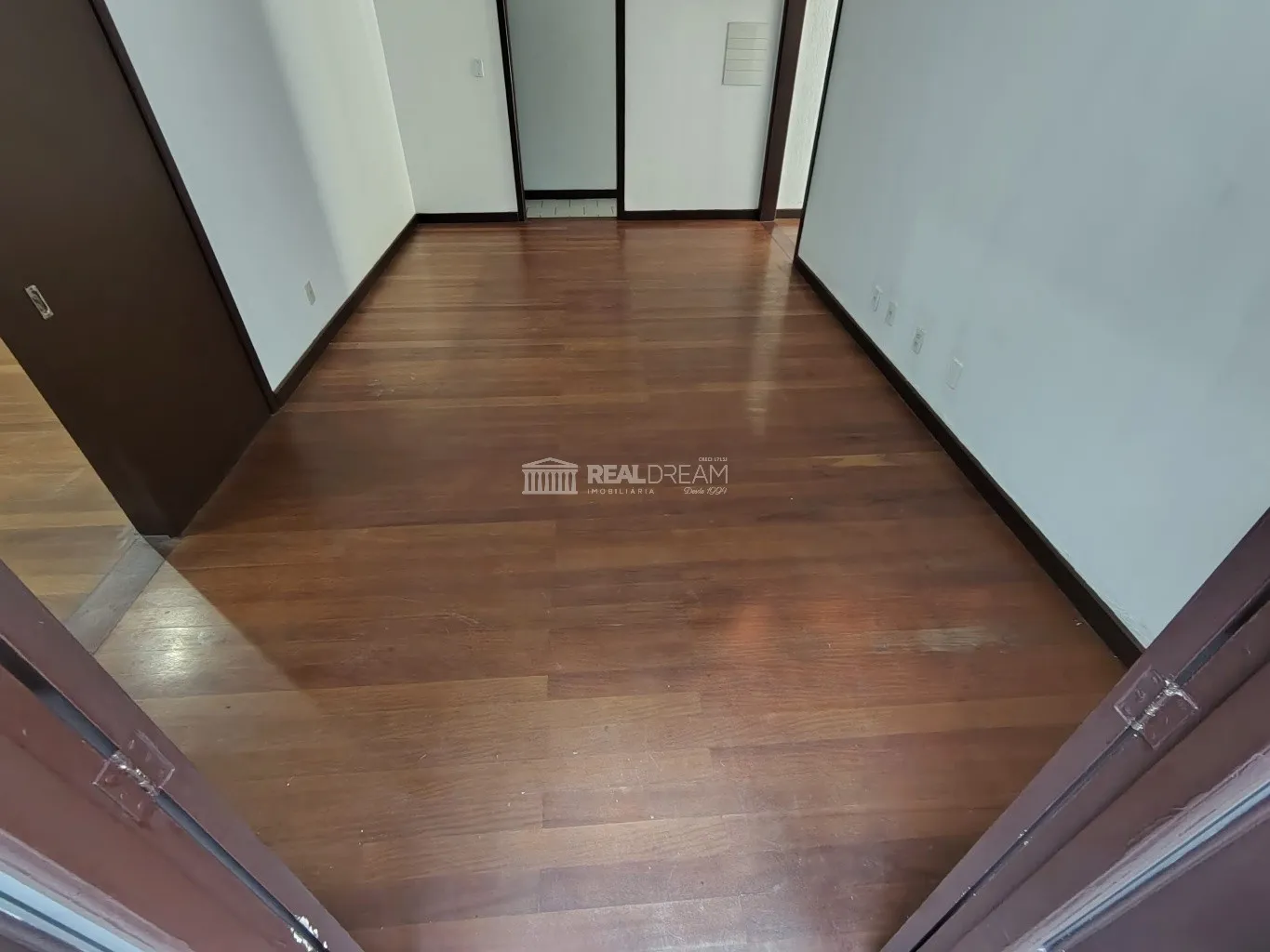 Excelente Casa Averbada com 278m - 6 Quartos (sendo 2 suítes) - Ideal para 2 Famílias ou Uso Comercial/Residencial . — foto 7