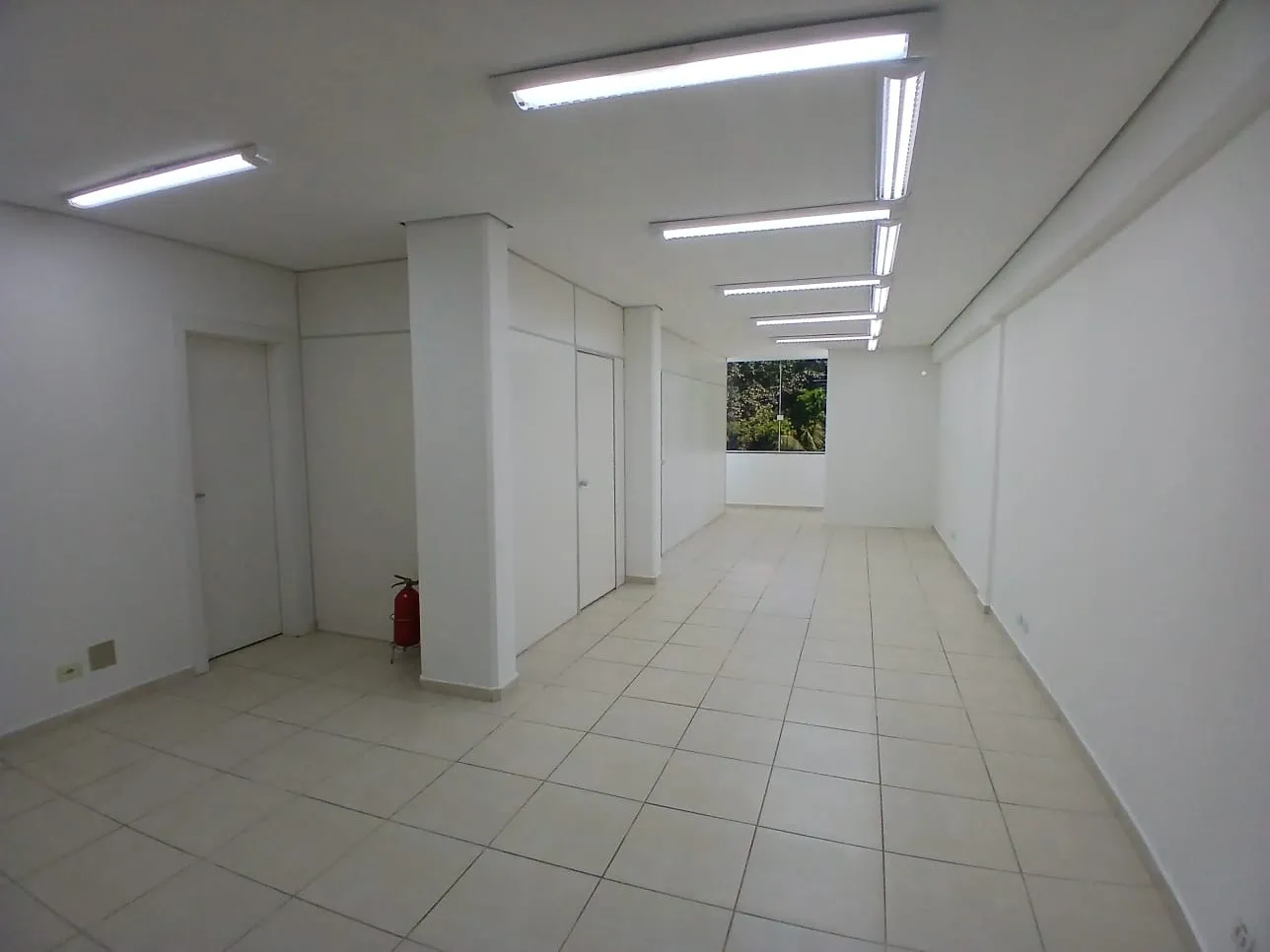 SALA COMERCIAL PARA LOCAÇÃO NO CENTRO - foto 1
