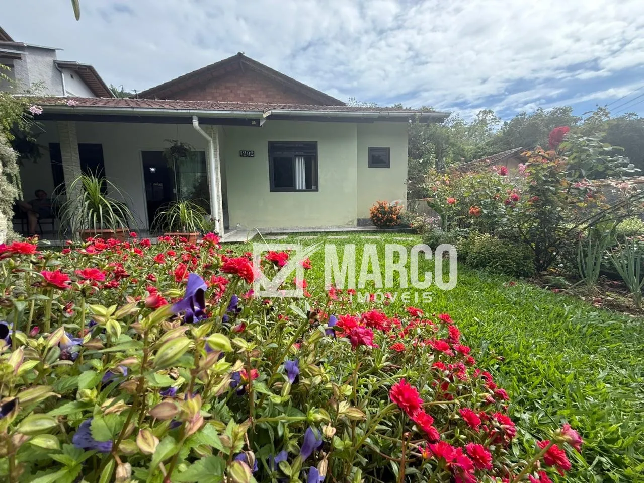Imóvel completo com duas residências e energia solar em meio à natureza - foto 1
