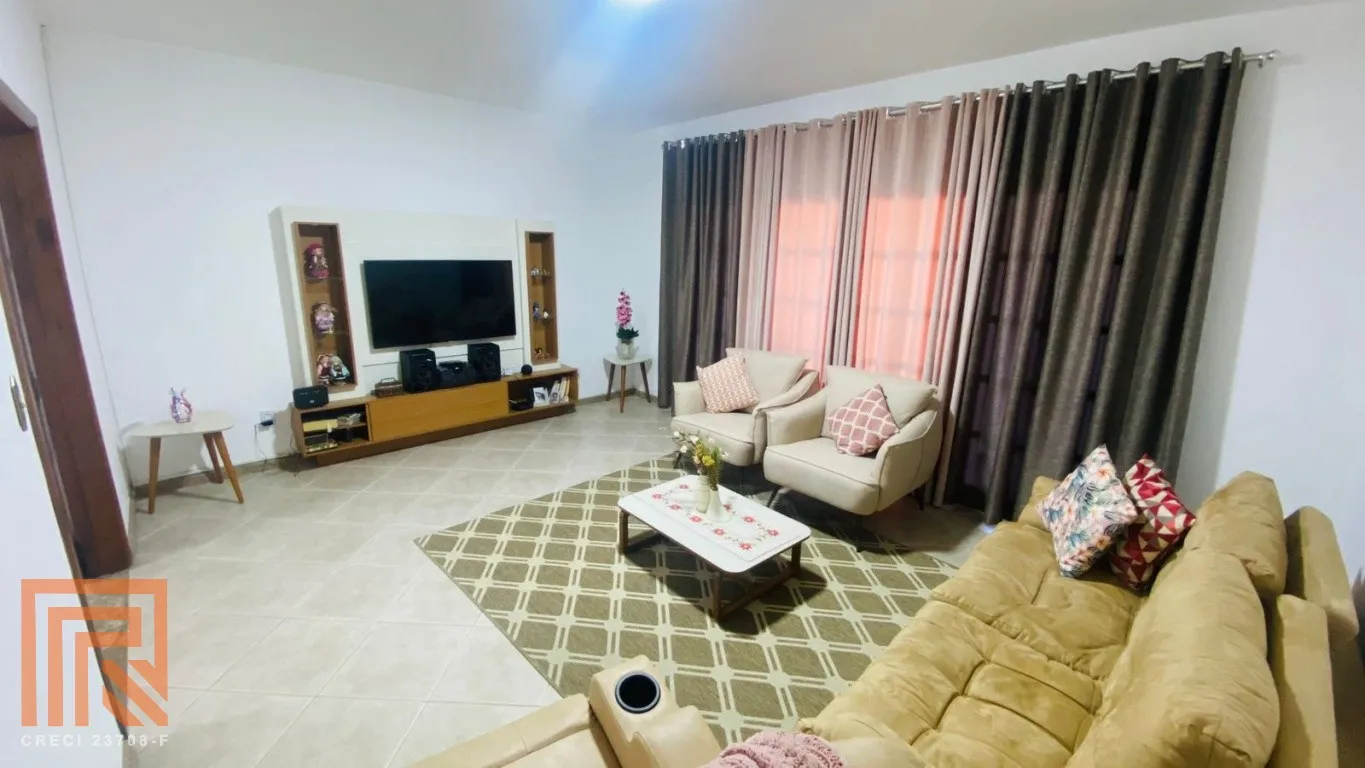 Oportunidade!!! Casa térrea com 3 dormitóros sendo 1 Suíte no bairro Escola Agrícola — foto 4