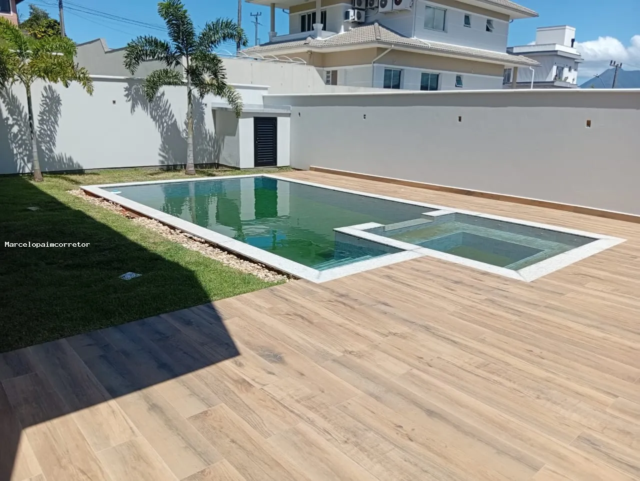 Casa Duplex para Venda em Palhoça, Pedra Branca, 4 dormitórios, 2 suítes, 4 banheiros, 2 vagas — foto 2