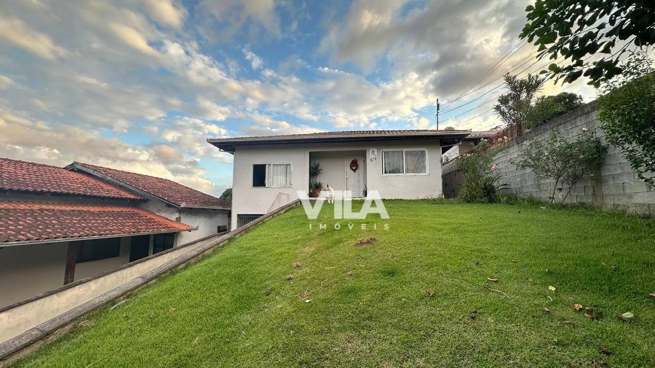 Casa Espaçosa à Venda na Itoupava Central - Blumenau - foto 1