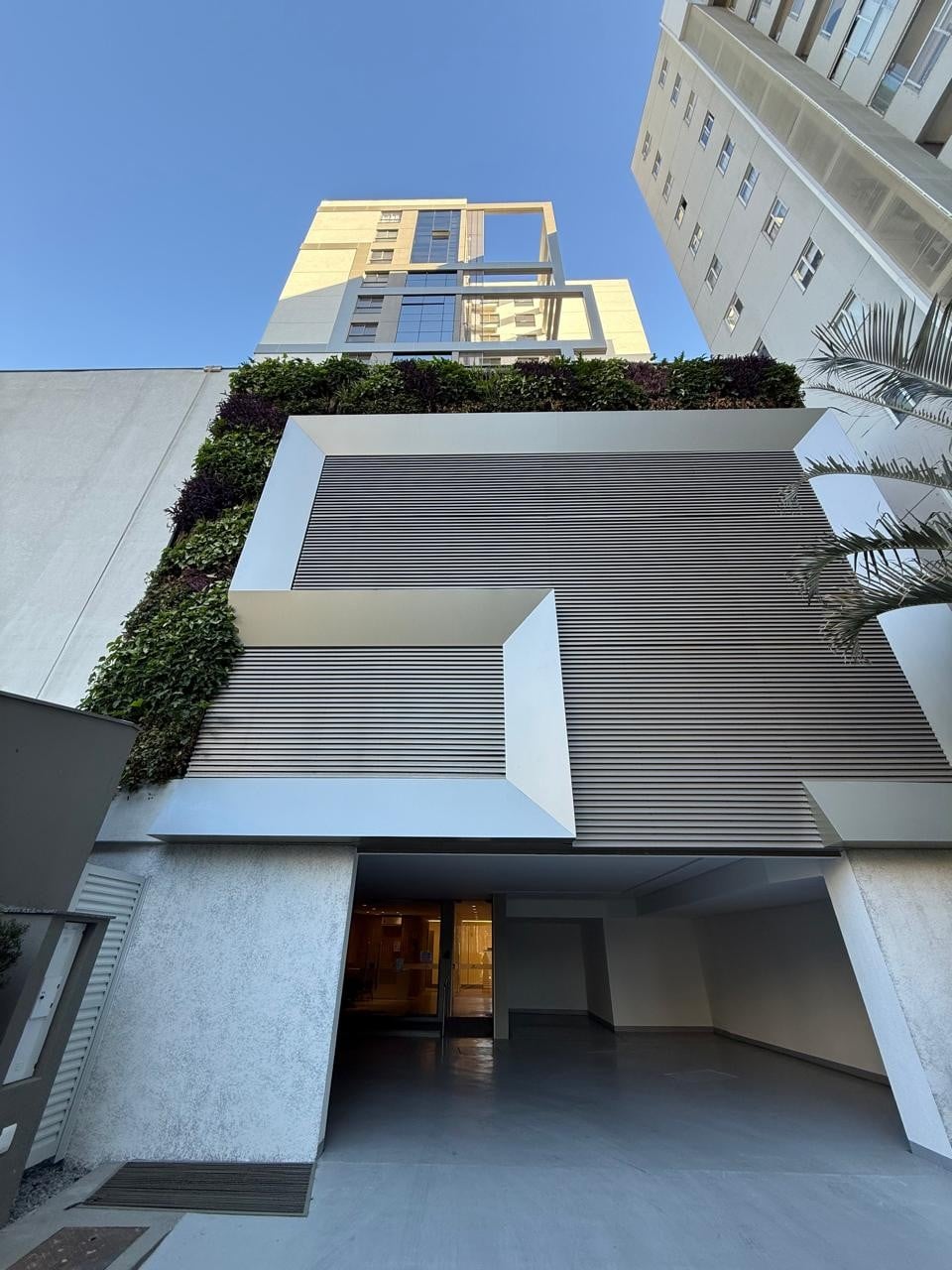 Apartamento à venda com 2 quartos e 1 suíte, 1 vaga, 56m² na região do bairro Praia Brava, próximo à Avenida Carlos Drummond de Andrade, Itajaí