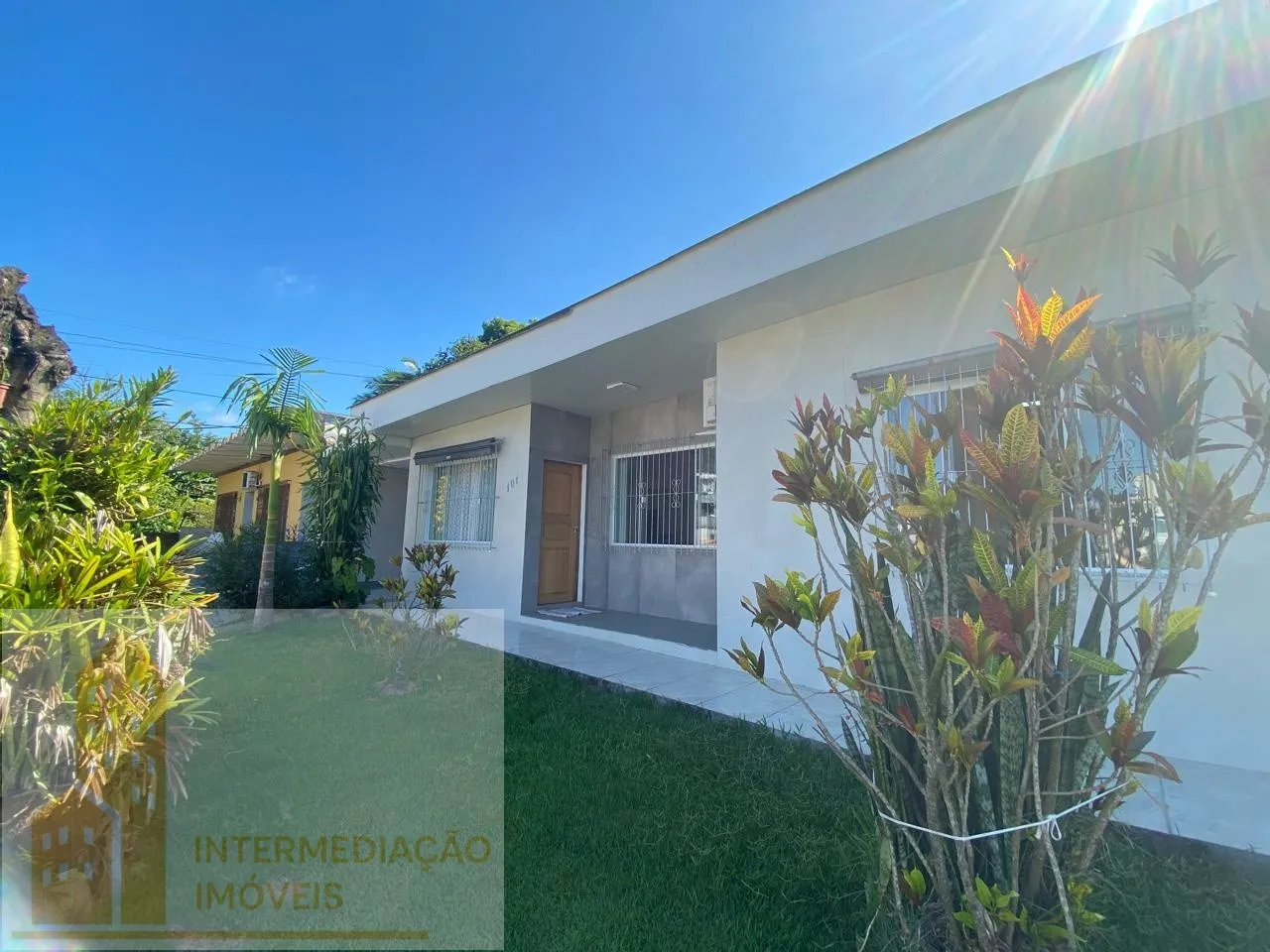 Casa no bairro da Velha contendo 3 quartos e ampla área de festas. - foto 1