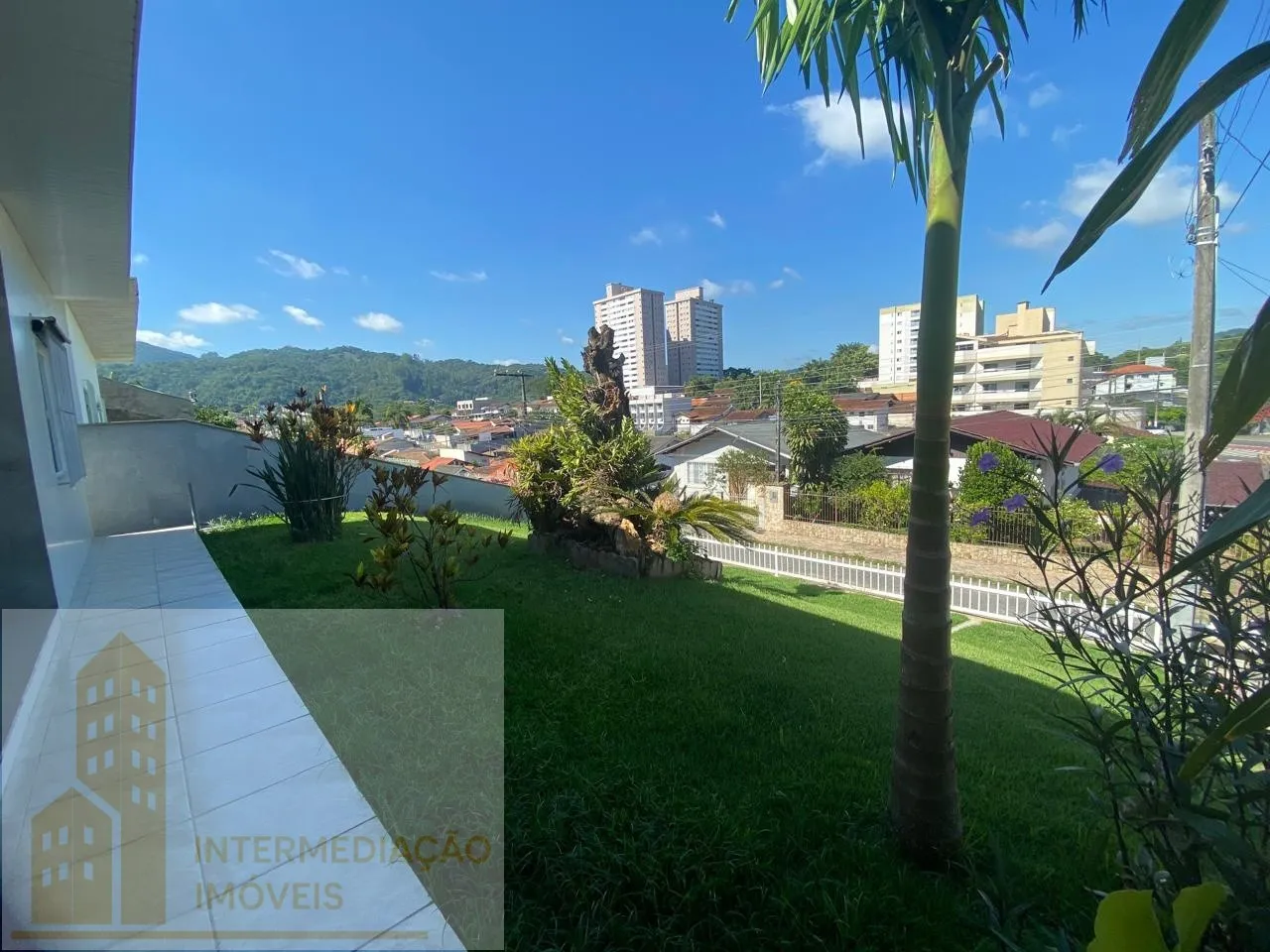 Casa no bairro da Velha contendo 3 quartos e ampla área de festas. — foto 3