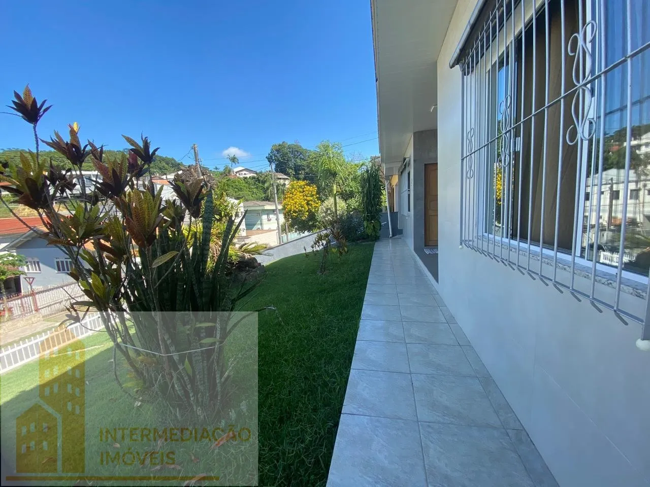 Casa no bairro da Velha contendo 3 quartos e ampla área de festas. — foto 4