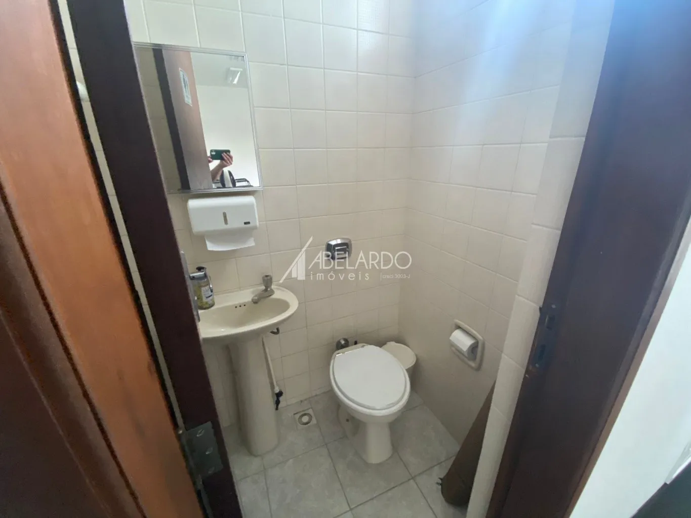 Ótima e aconchegante sala comercial para locação na região central de Blumenau. — foto 4