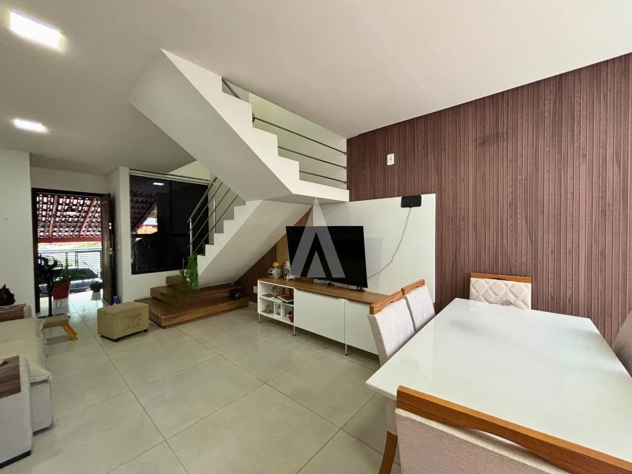 Sobrado Geminado com 2 suítes à venda no bairro Santo Antonio em Joinville, por R$ 475.000.00. — foto 2