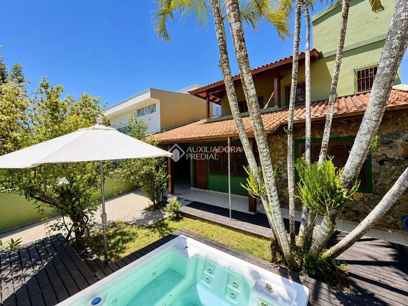 Casa à venda com 4 quartos e 1 suíte, 2 vagas, 245m² no Canasvieiras, Florianópolis - foto 1