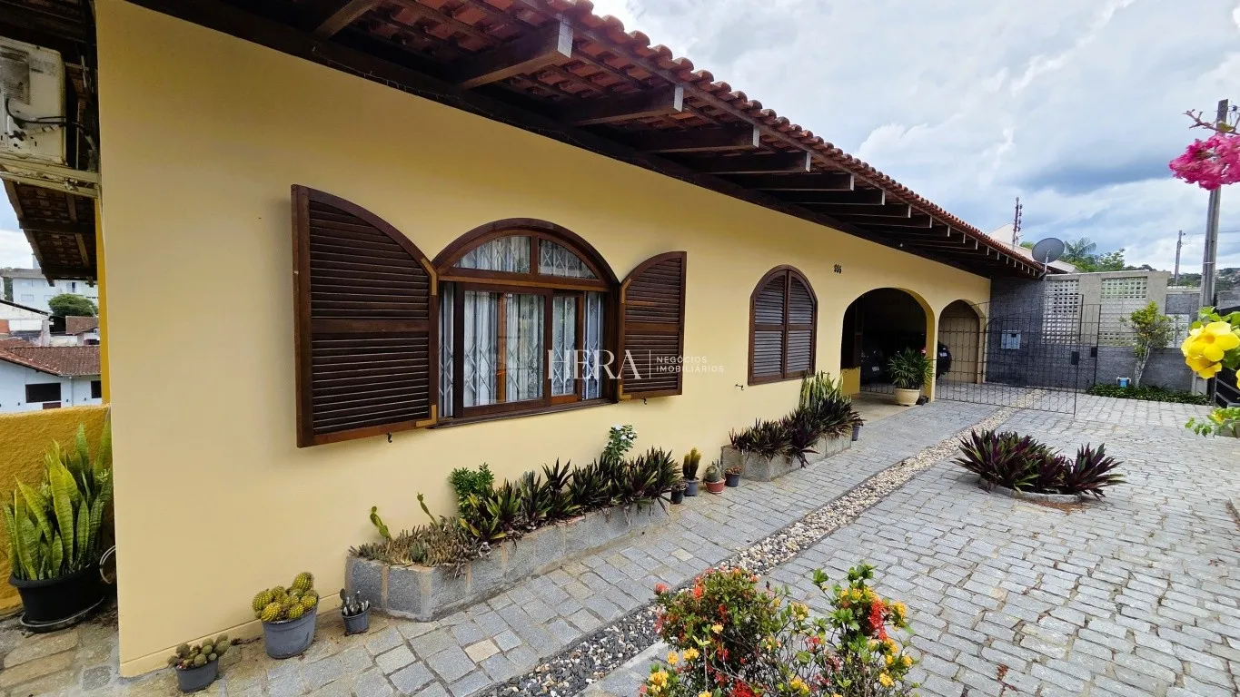 Veja só essa acolhedora e confortável casa que a HERA vem lhe apresentar no bairro Água Verde! - foto 1