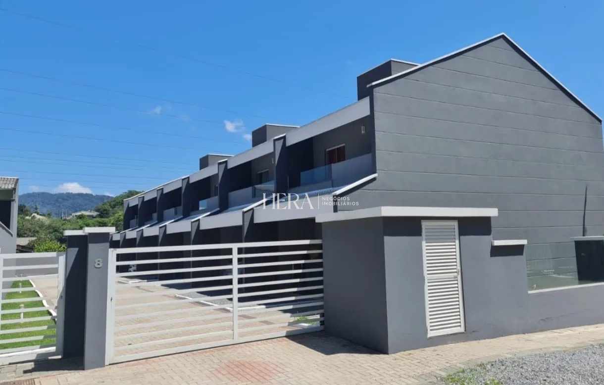 Sobrado de 3 dormitórios a venda em rua residencial no bairro Itoupava Central — foto 3