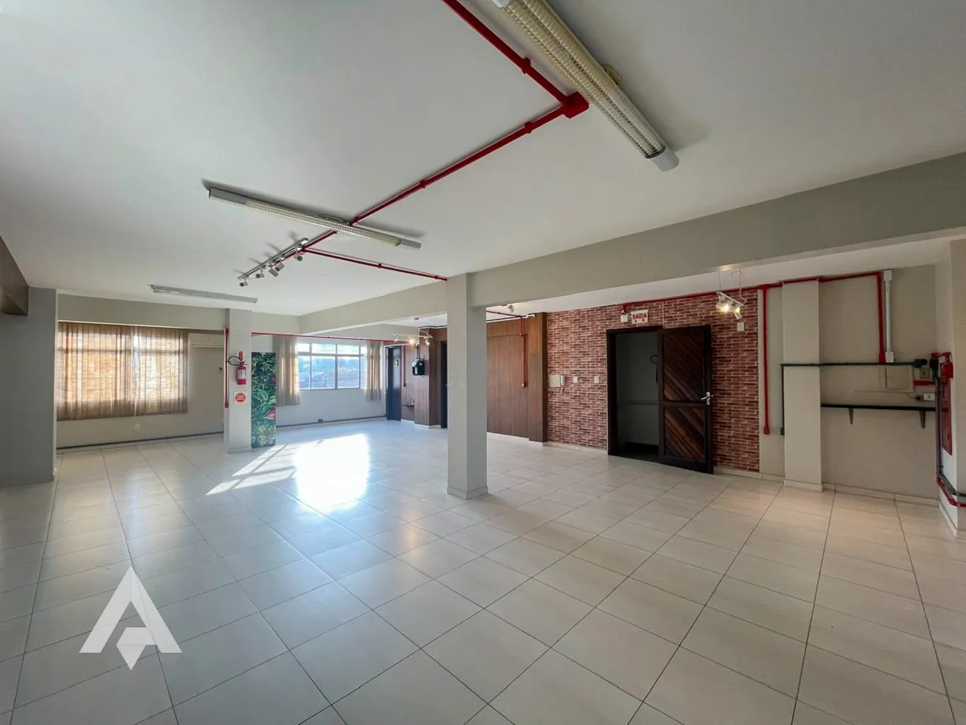 Sala comercial para locação, 100m por R$ 3.500,00 - Bairro Velha - Blumenau/SC - foto 1
