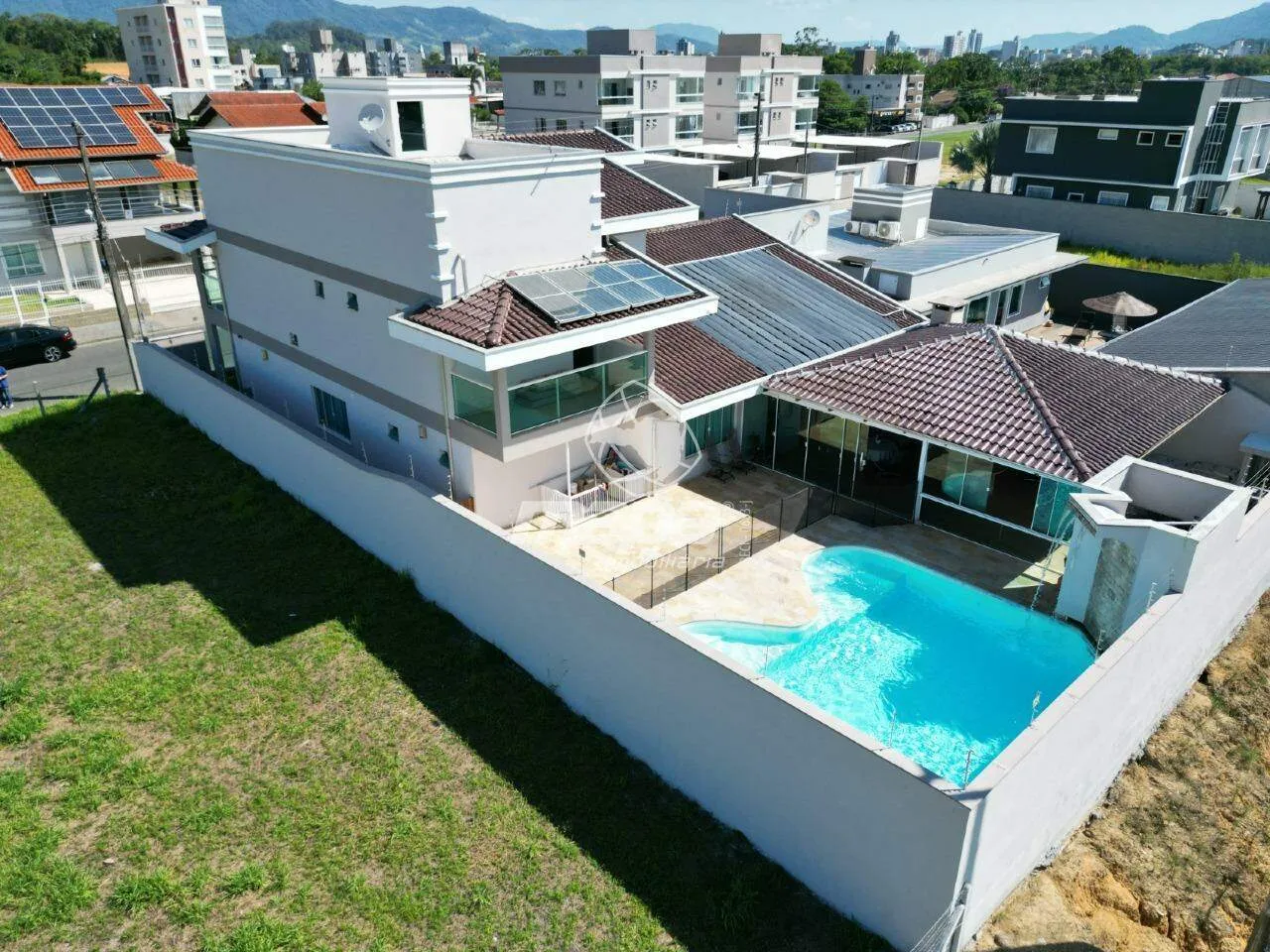 Casa e alto padrão — foto 2