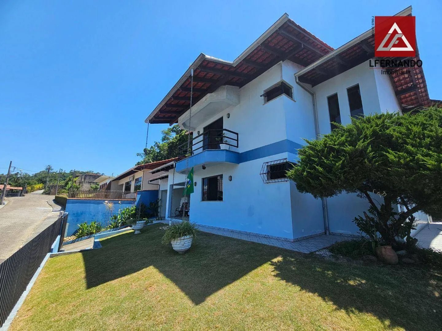 Casa mobiliada com 4 dormitórios, sendo 1 suíte à venda, 298 m por R$ 1.080.000 - Escola Agrícola - Blumenau/SC - foto 1