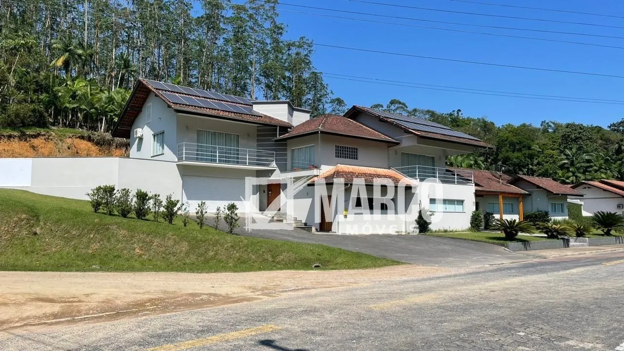 Residência de Alto Padrão - 100% Mobiliada com Piscina, Energia Solar e Salas Comerciais no Bairro Wunderwald - Pomerode - foto 1