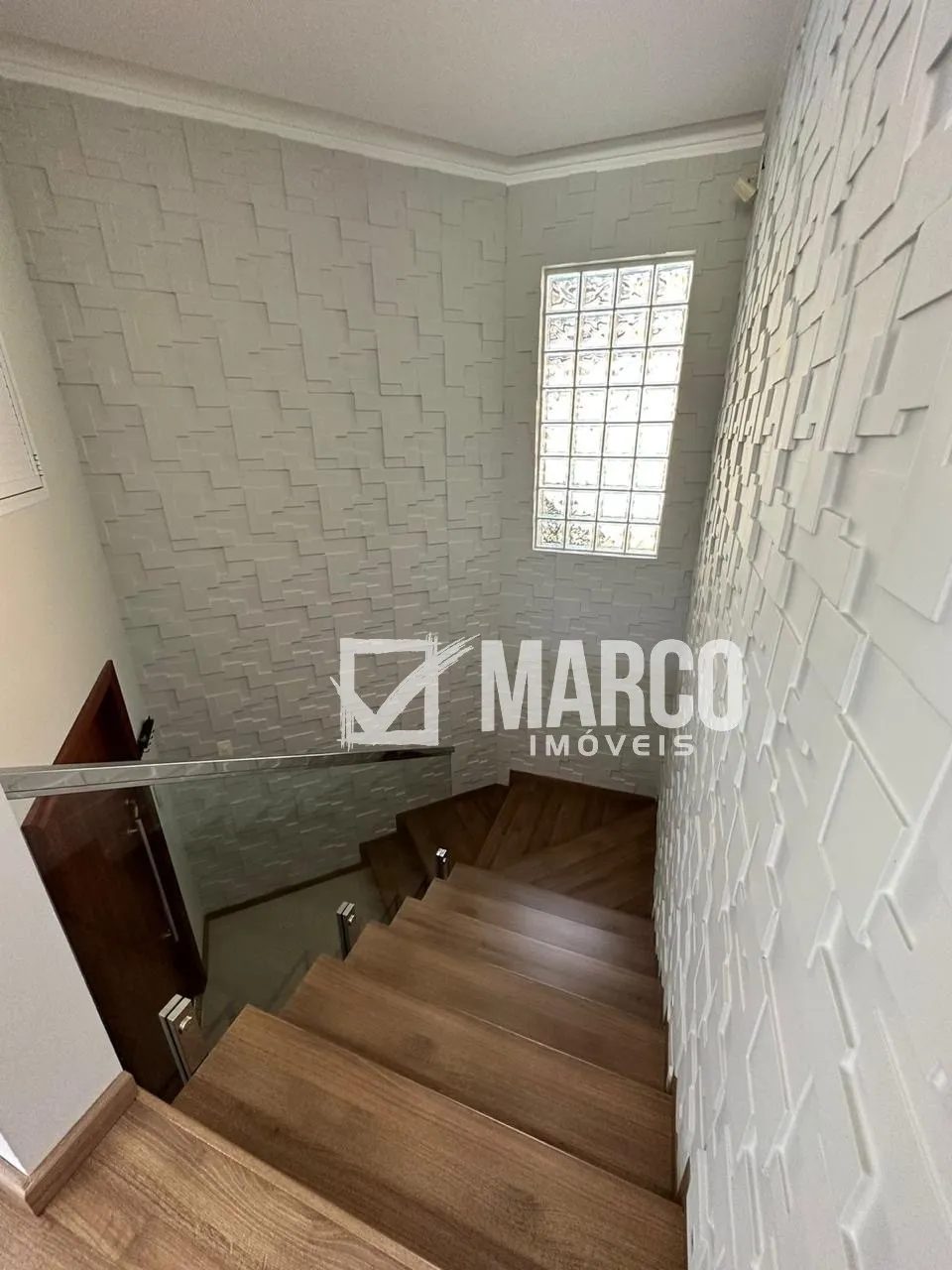 Residência de Alto Padrão - 100% Mobiliada com Piscina, Energia Solar e Salas Comerciais no Bairro Wunderwald - Pomerode — foto 3
