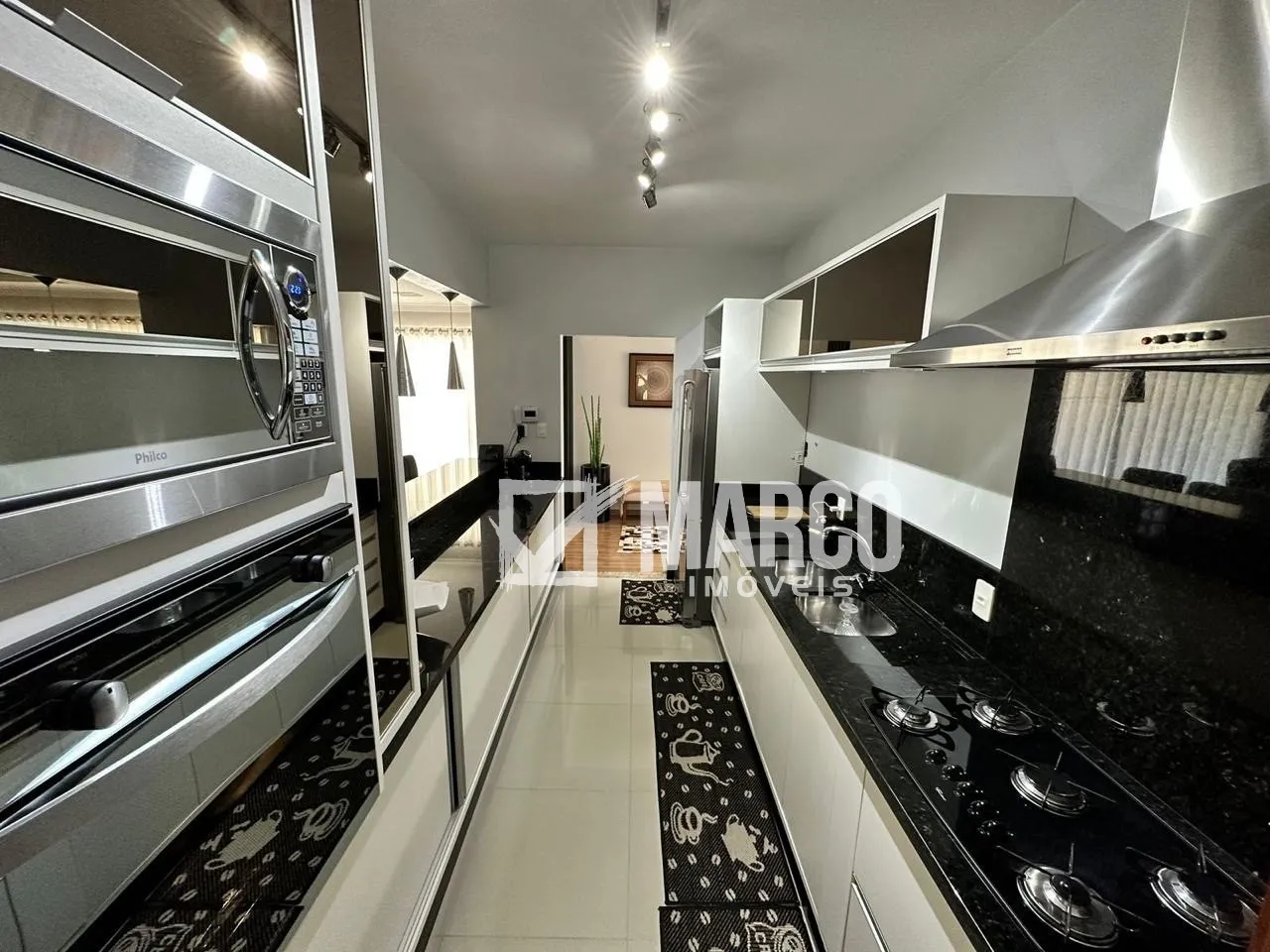 Residência de Alto Padrão - 100% Mobiliada com Piscina, Energia Solar e Salas Comerciais no Bairro Wunderwald - Pomerode — foto 7