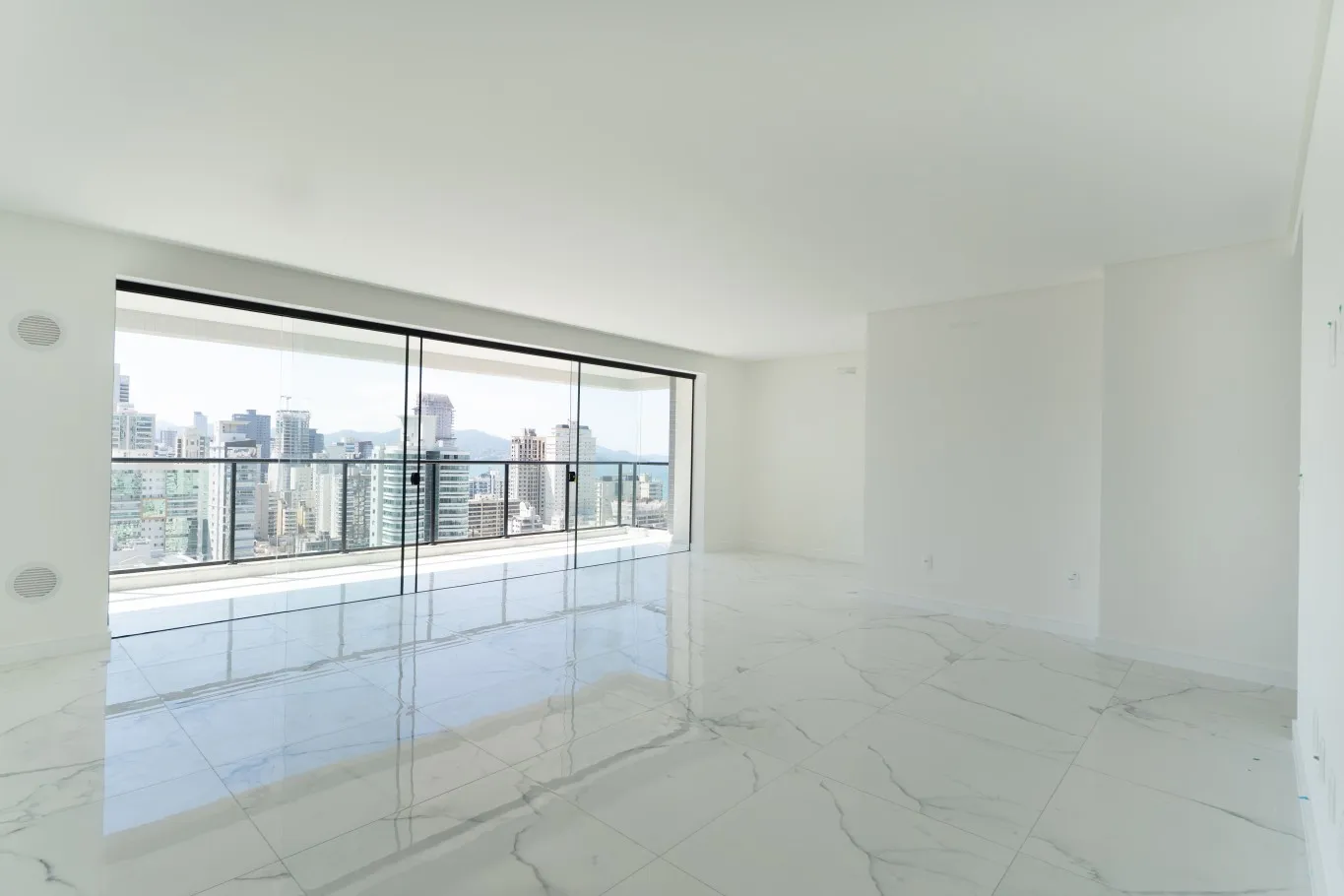 Apartamento com 04 Suítes em Itapema, Meia Praia - foto 1