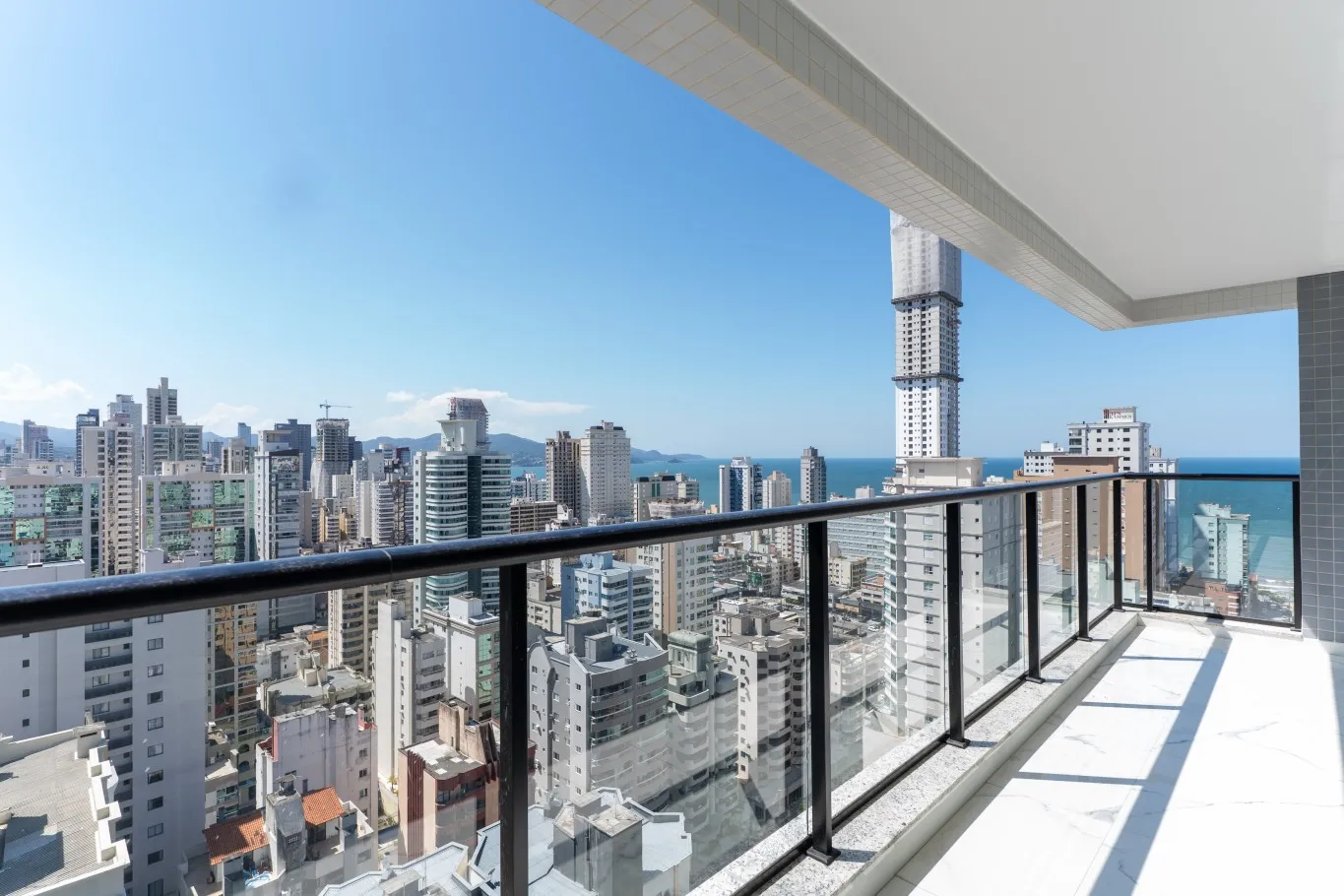 Apartamento com 04 Suítes em Itapema, Meia Praia — foto 4