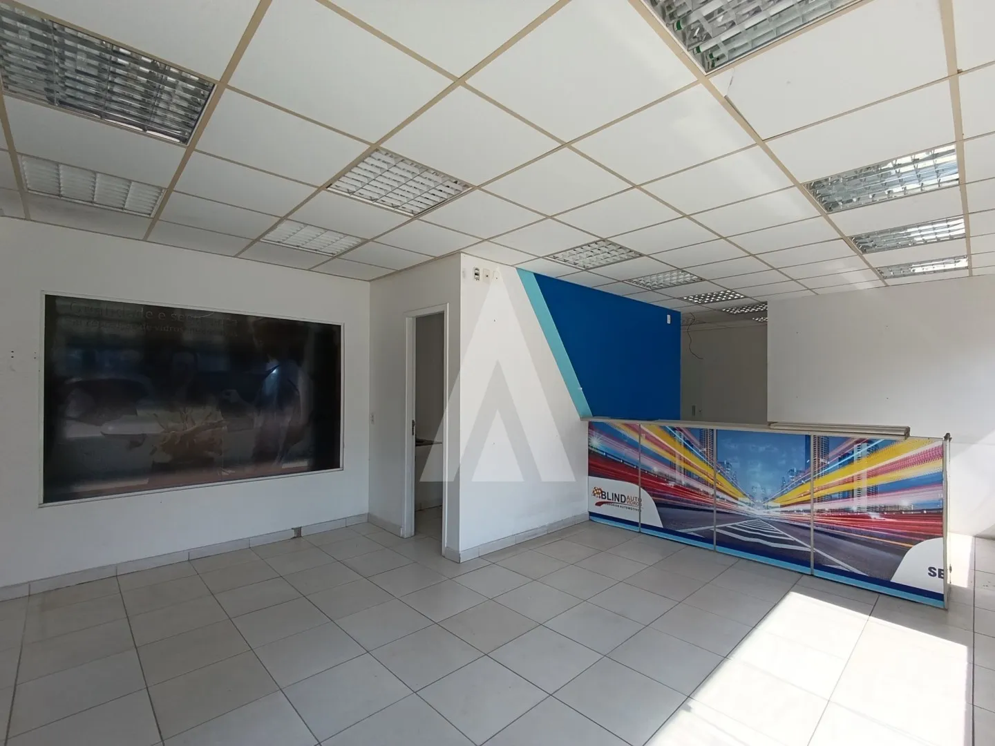 Ampla Loja com 200m localizada na Avenida Coronel Procópio Gomes no Bairro Bucarein, próxima a Havan. — foto 2