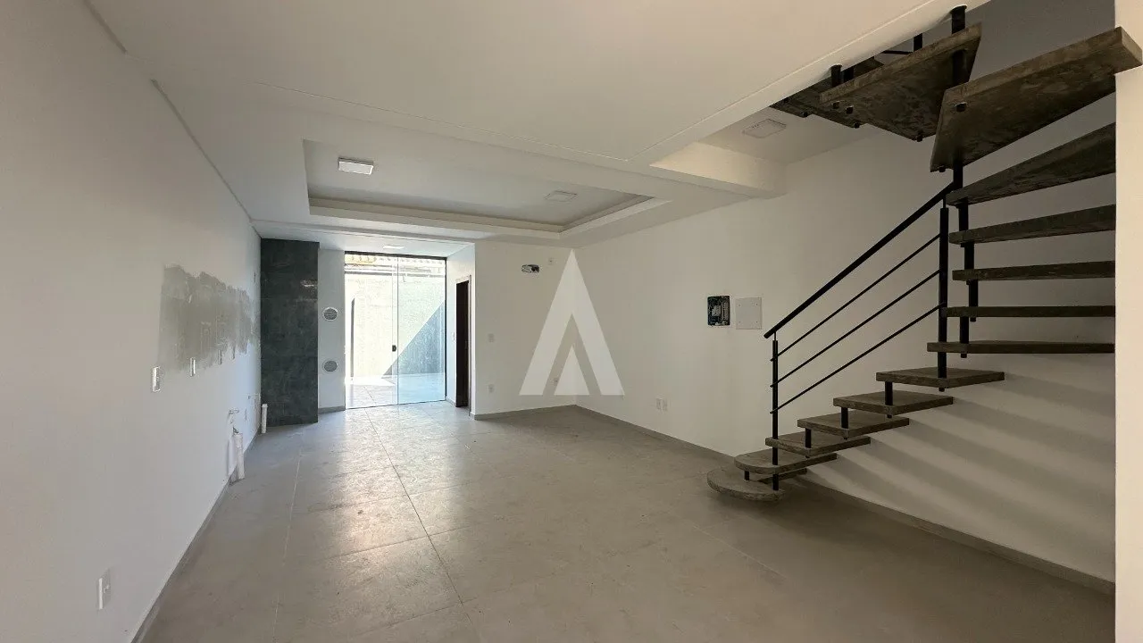 Sobrado geminado com 1 suíte e 2 quarto(s) à venda no bairro Jardim Iririú em Joinville-SC por R$528.000,00. — foto 2