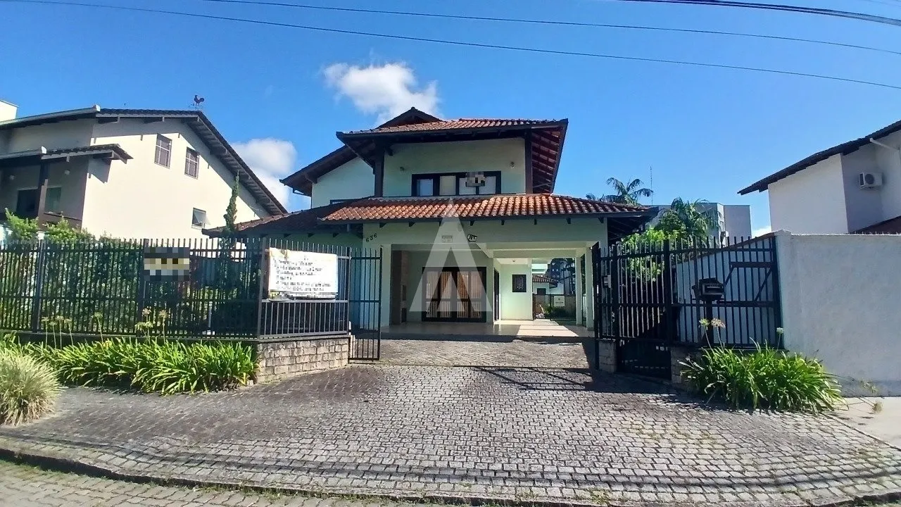Casa com 2 suítes e 2 quartos à venda no bairro Santo Antônio em Joinville-SC por R$1.390.000,00. - foto 1