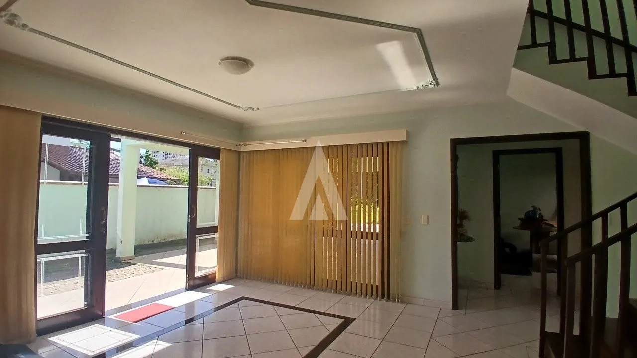 Casa com 2 suítes e 2 quartos à venda no bairro Santo Antônio em Joinville-SC por R$1.390.000,00. — foto 4