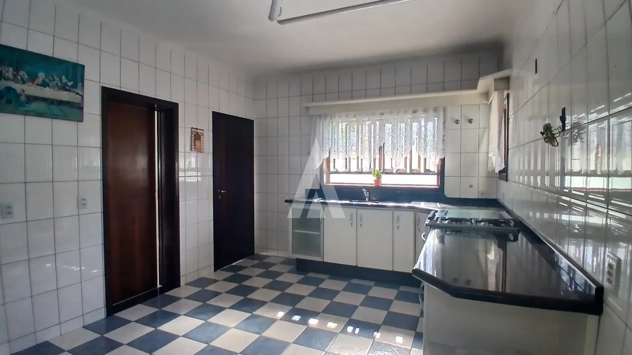 Casa com 2 suítes e 2 quartos à venda no bairro Santo Antônio em Joinville-SC por R$1.390.000,00. — foto 6