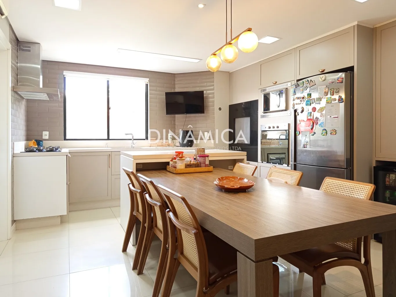 Apartamento com 3 quartos sendo 1 suíte semimobiliado à venda próximo ao Centro - foto 1