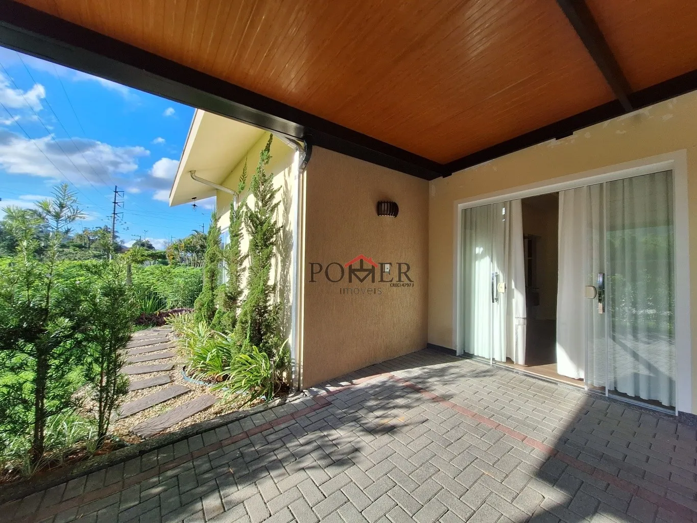 Excelente Oportunidade - ampla casa mobiliada com 3 dormitórios, sendo 2 suites, 249,94m de área construída, no Bairro de Testo Central na cidade de Pomerode. — foto 2