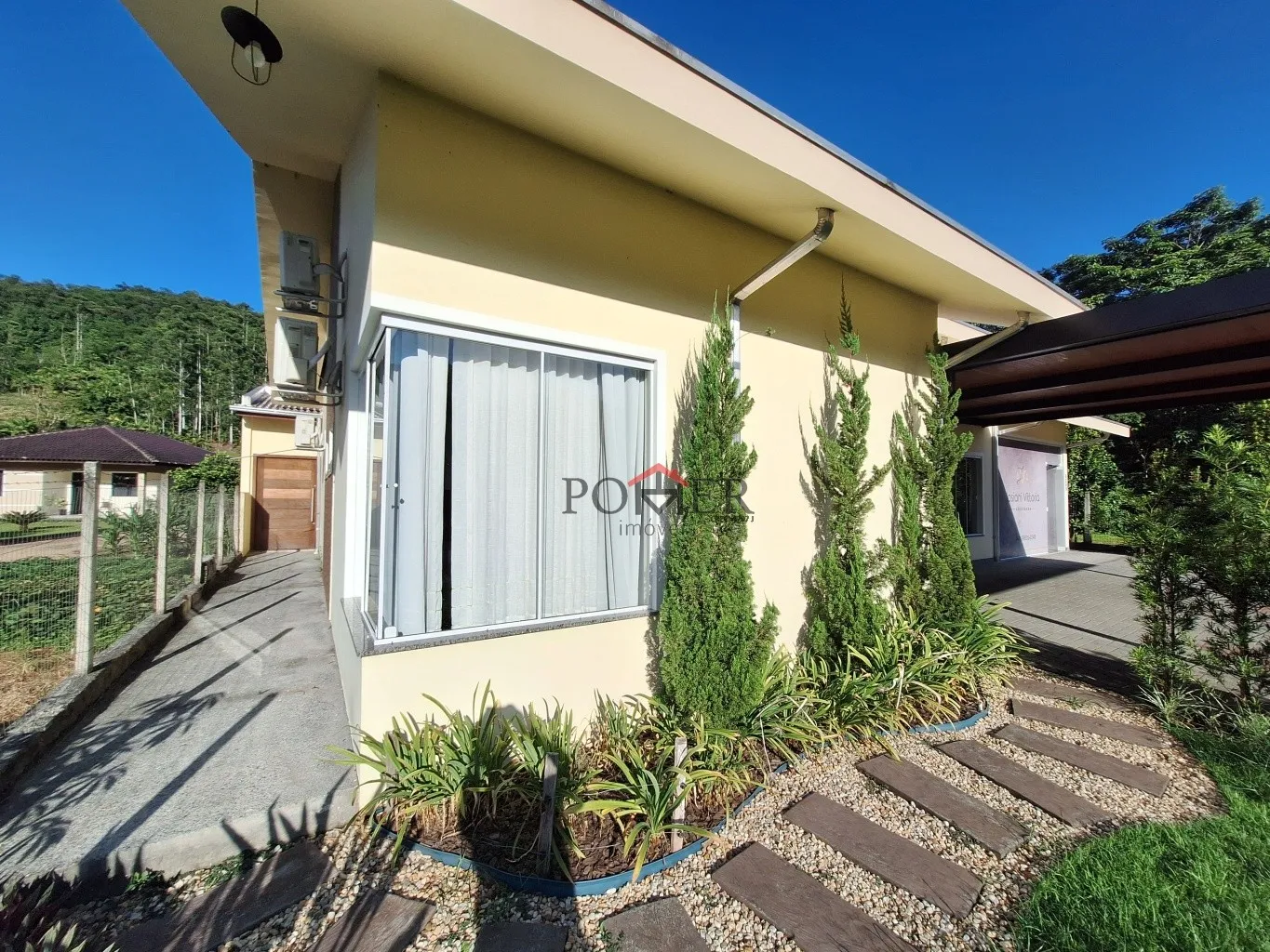 Excelente Oportunidade - ampla casa mobiliada com 3 dormitórios, sendo 2 suites, 249,94m de área construída, no Bairro de Testo Central na cidade de Pomerode. — foto 3