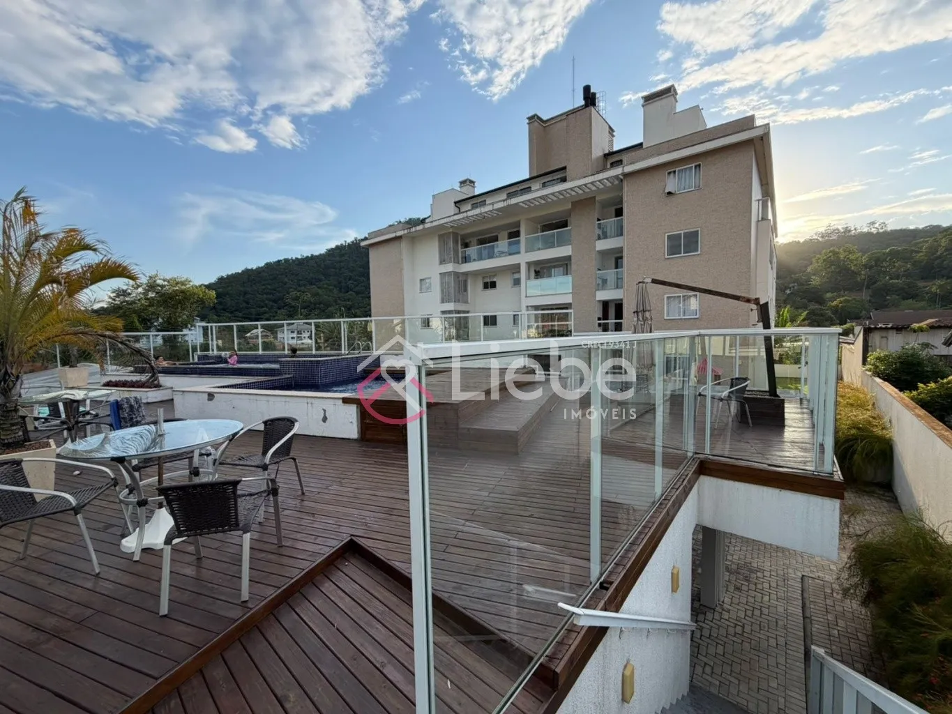 Apartamento Semi Mobiliado com excelente localização no Condominio Solare Residence com 3 dormitórios e 107,09m de área privativa no centro da cidade de Pomerode. - foto 1